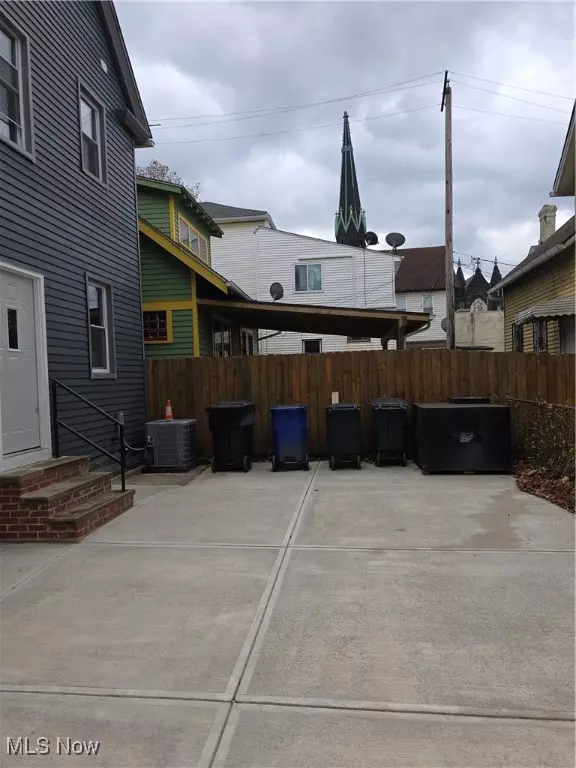 Cleveland, OH 44113,3038 Scranton RD