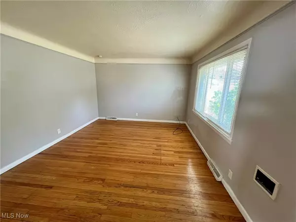 Garfield Heights, OH 44125,4921 E 93rd ST