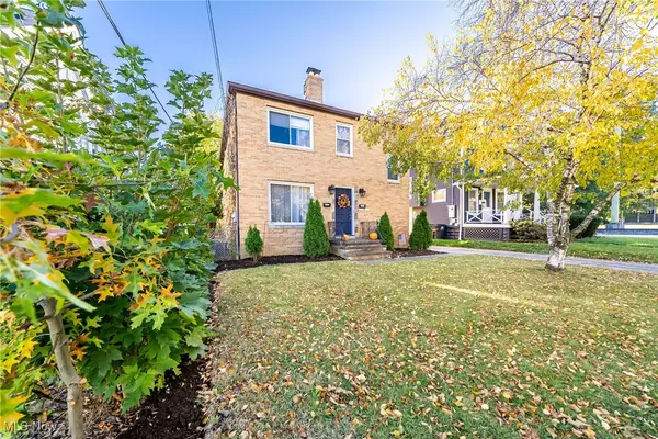 1313 Saint Charles AVE, Lakewood, OH 44107