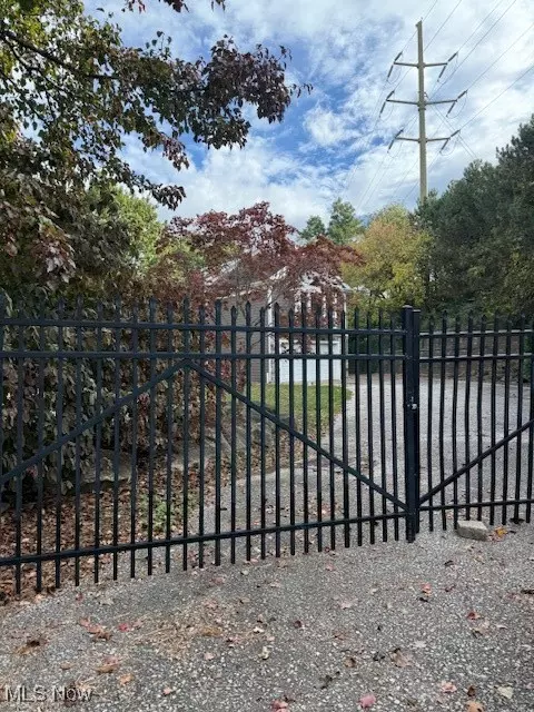 19130 Beach Cliff BLVD, Rocky River, OH 44116