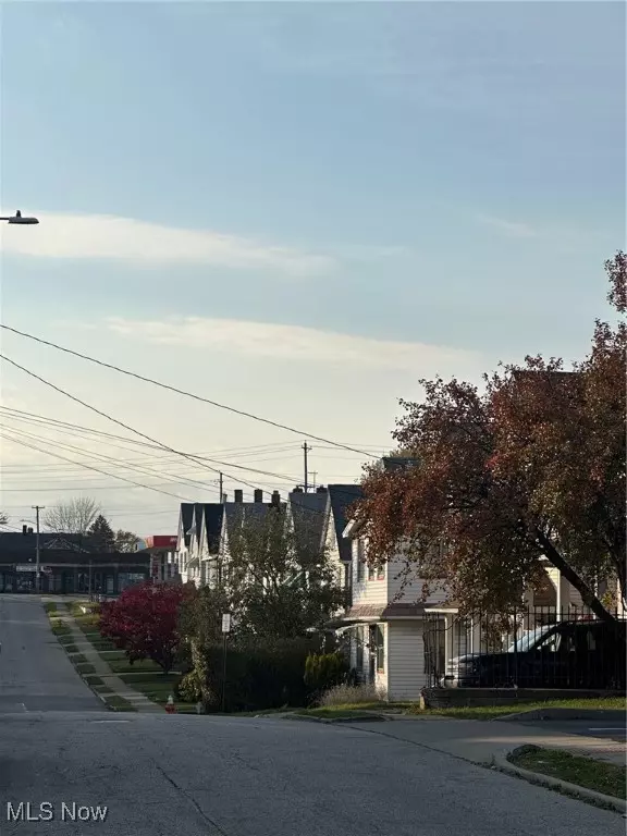 Cleveland, OH 44109,3613 Dawning AVE