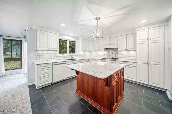 Mayfield Village, OH 44143,966 Som Center RD #C5