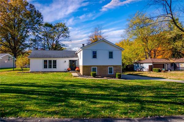 830 S Parkview DR, Aurora, OH 44202