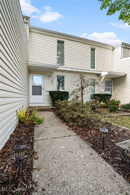 Wadsworth, OH 44281,231 Deepwood DR