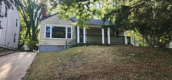 19201 Genesee RD, Euclid, OH 44117