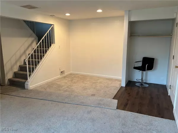 Avon Lake, OH 44012,216 Moore RD