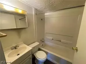 Madison, OH 44057,5438 Chapel RD