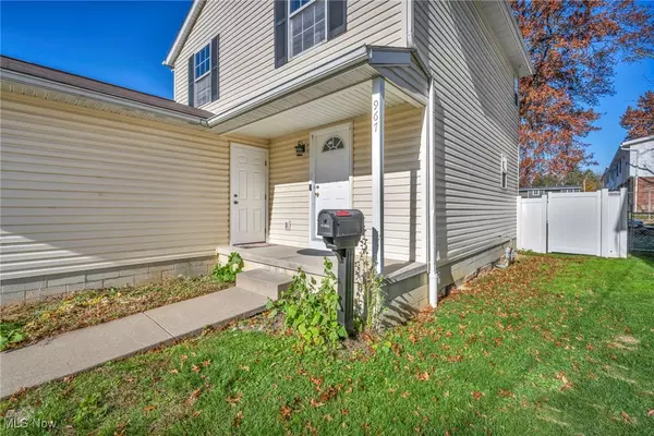 Akron, OH 44307,967 Russell AVE