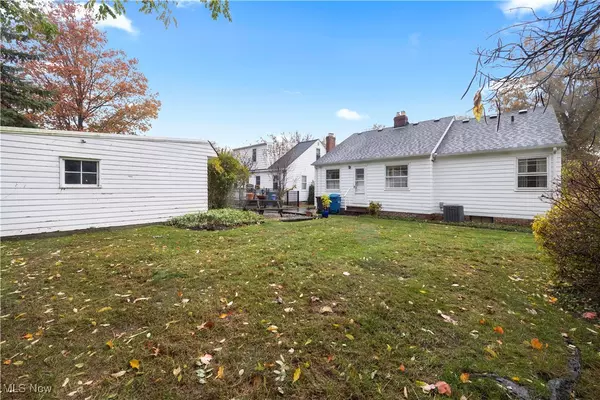 Bay Village, OH 44140,23935 E Oakland RD