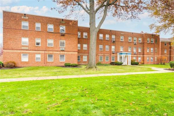 South Euclid, OH 44118,13785 Cedar RD #302d