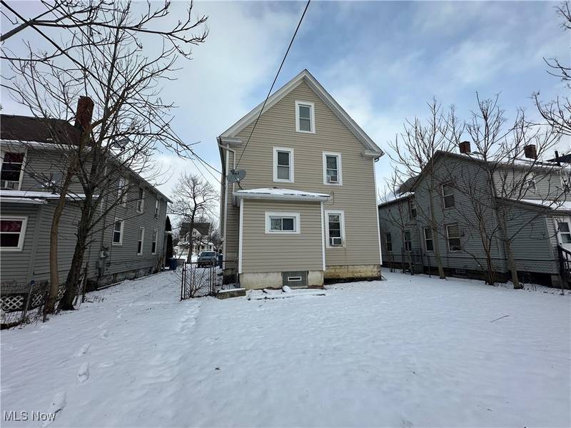 2634 Apple AVE, Elyria, OH 44055