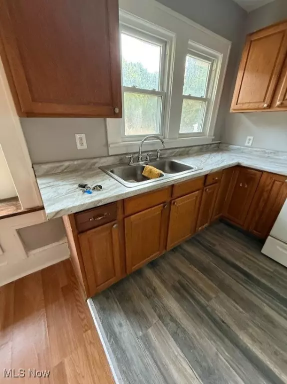 Akron, OH 44305,359 Booth AVE