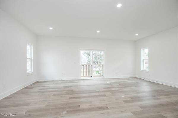 Willoughby, OH 44094,1053 Peach BLVD