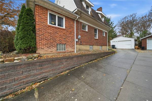 Akron, OH 44305,554 Morningview AVE