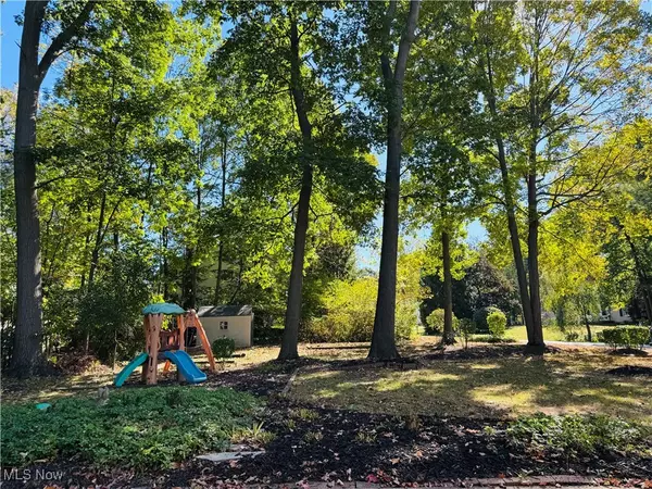 Hudson, OH 44236,5601 Sunset DR