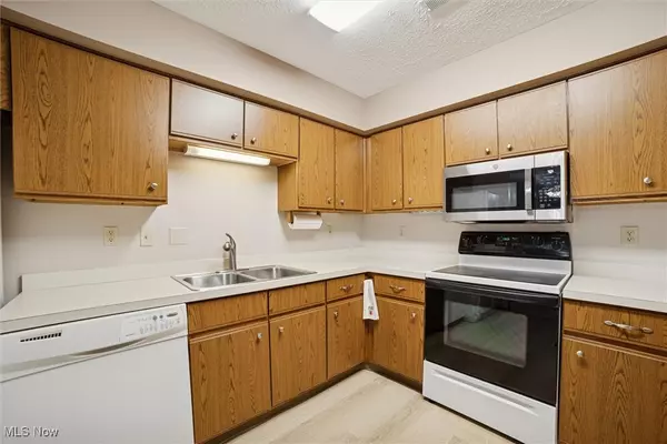 Barberton, OH 44203,202 W Heatherwood DR