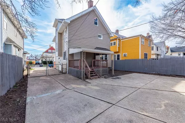 Cleveland, OH 44102,2092 W 101st ST