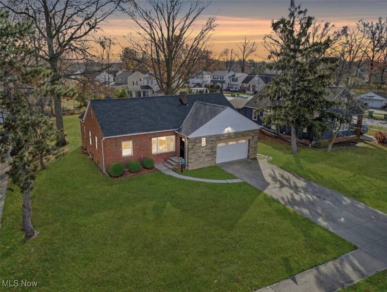 30704 Willowick DR, Willowick, OH 44095