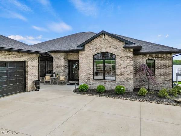 Columbiana, OH 44408,1004 Waters Edge DR