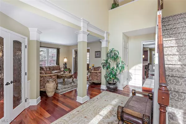 Sagamore Hills, OH 44067,471 Troubadour DR