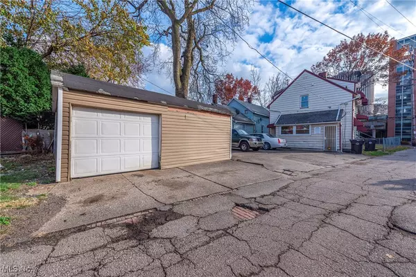 Cleveland, OH 44109,2028 Valentine AVE