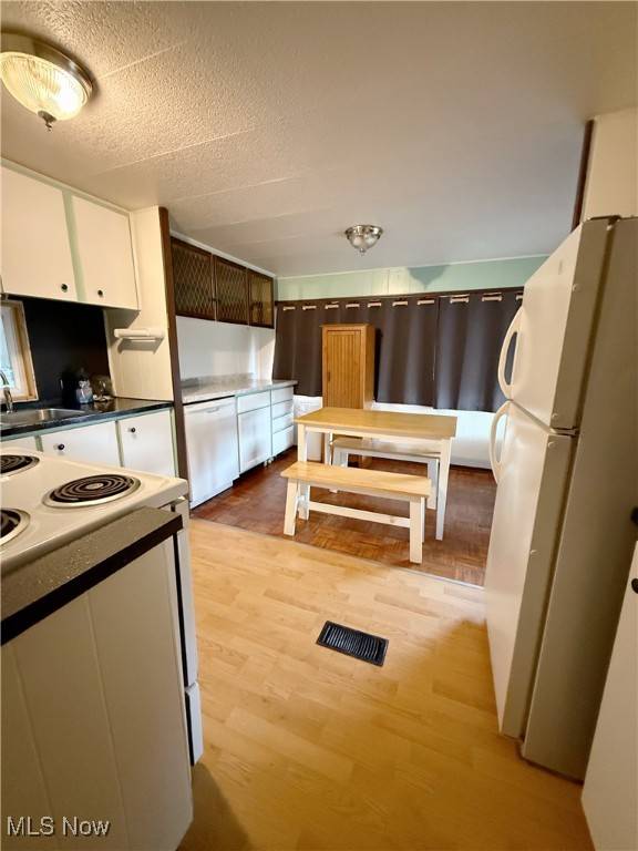 Beloit, OH 44609,73 Redwood DR