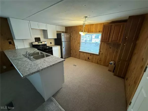 New Philadelphia, OH 44663,608 Karen AVE NW