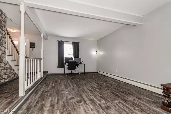 Parma, OH 44129,8012 Fenway DR