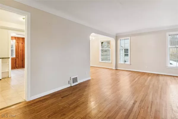 South Euclid, OH 44118,3766 Warrendale RD