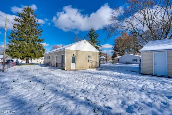 Akron, OH 44306,1686 Faye RD