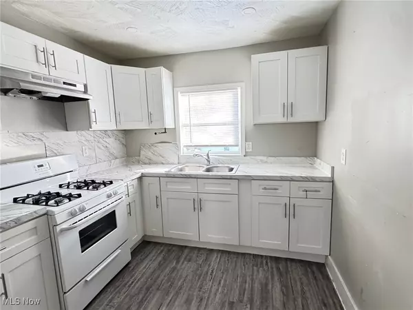 Akron, OH 44305,1239 Pondview AVE