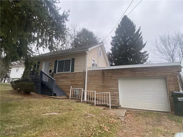 103 Wallace ST, St Clairsville, OH 43950