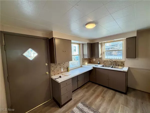 Struthers, OH 44471,34 W Lewis ST