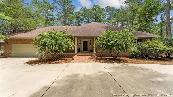 8 Fairway DR, Whispering Pines, NC 28327