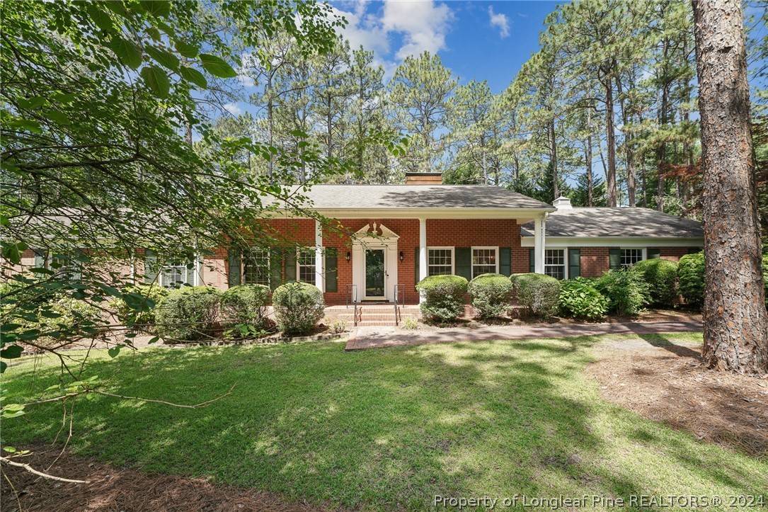 207 Downing PL, Southern Pines, NC 28387