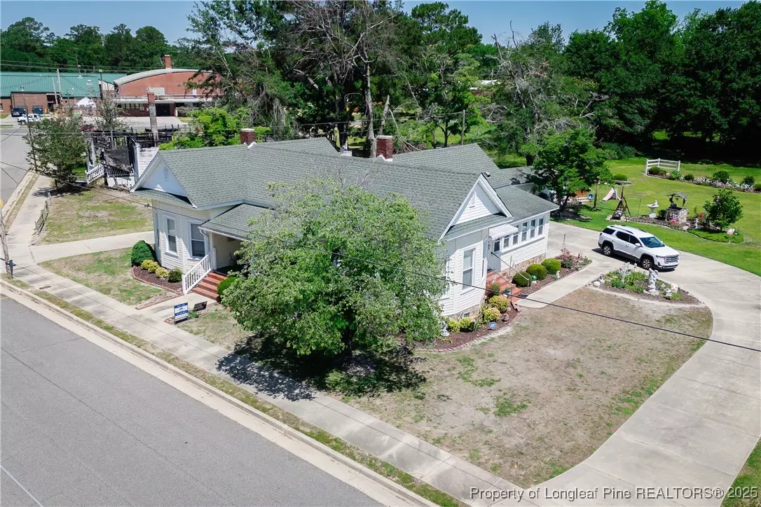 Fairmont, NC 28340,208 W Thompson ST E