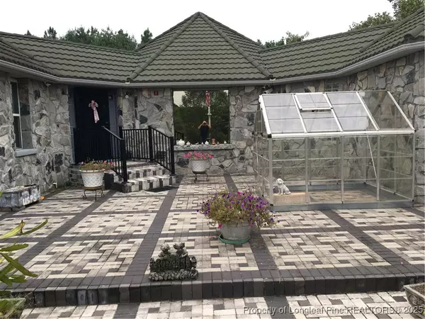 1157 Gainey RD, Raeford, NC 28376