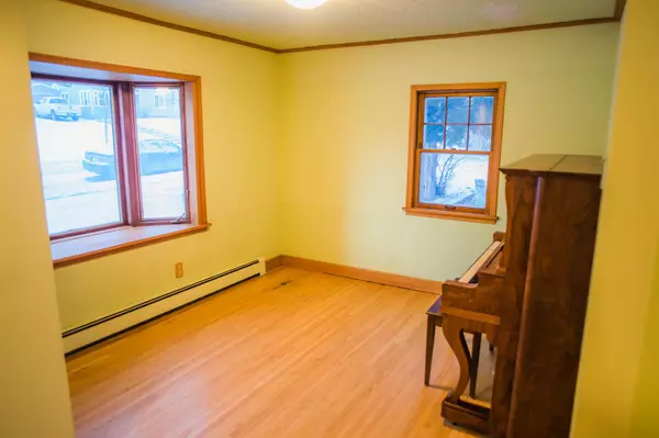 Helena, MT 59601,902 Hauser BLVD