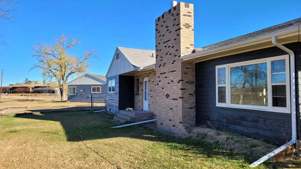 Glasgow, MT 59230,2 Chokecherry LN