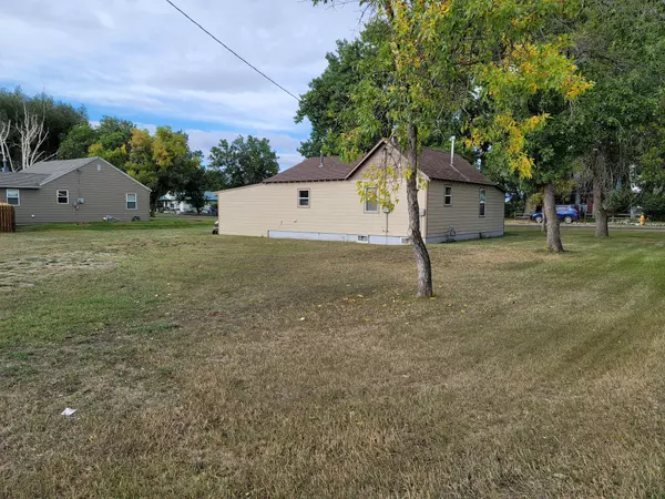 Choteau, MT 59422,927 9th AVE NW