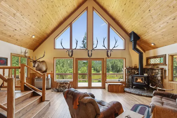 82 White Mountain LN, Alberton, MT 59820