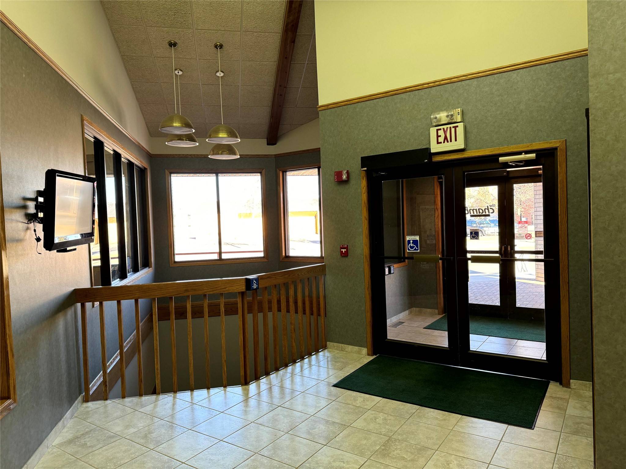 Great Falls, MT 59401,100 1st AVE N