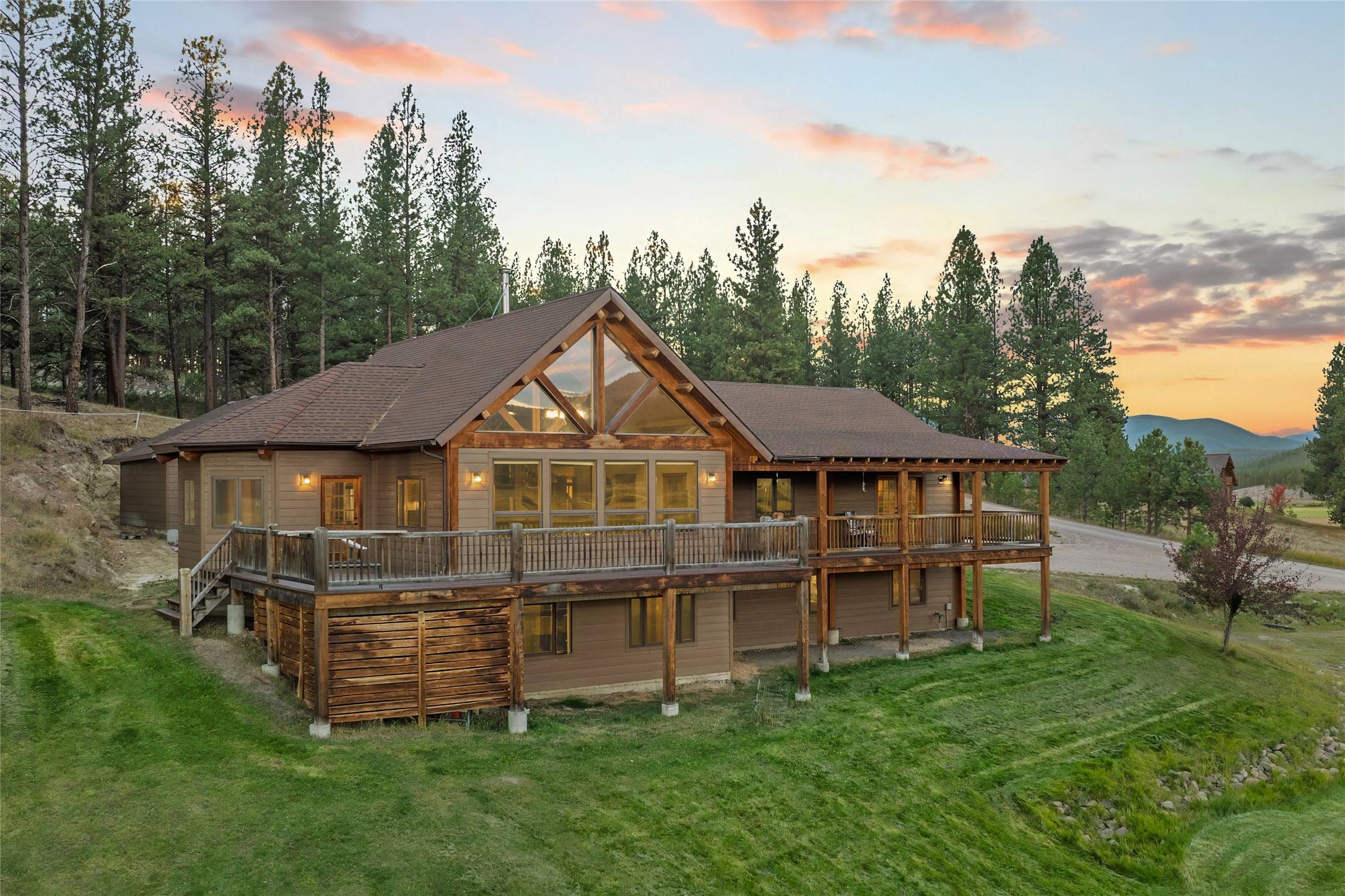 1200 Shaw LN, Bonner, MT 59823