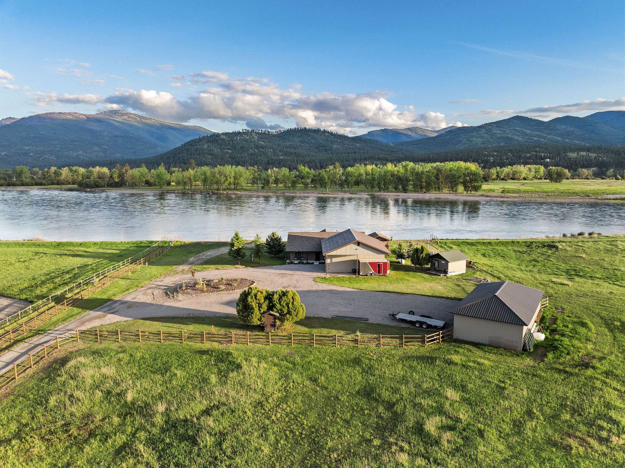 17 River Runs CT, Plains, MT 59859
