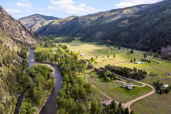 20 Sawmill Fishing RD, Clinton, MT 59825