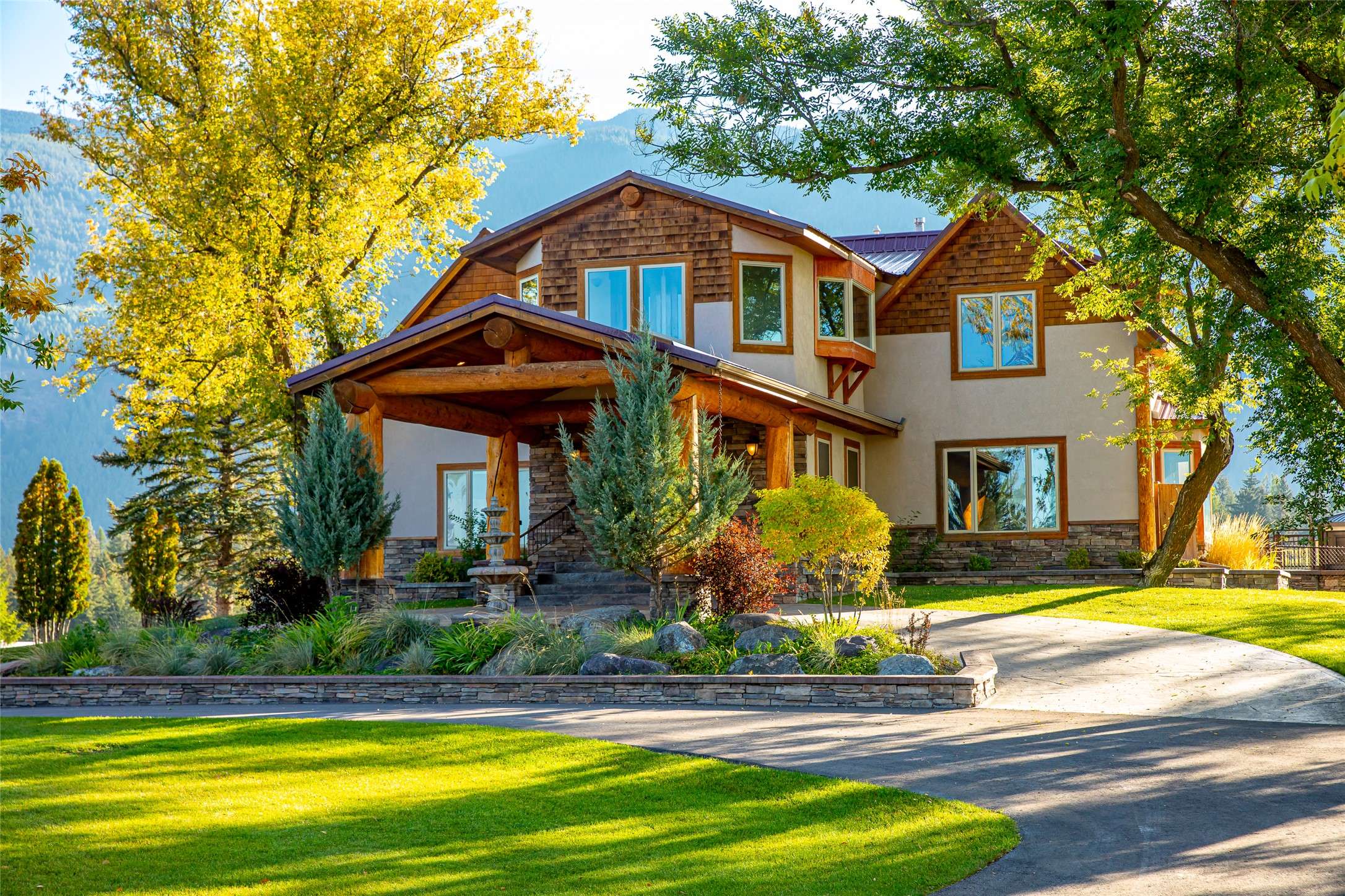 1335 Mooring RD, Columbia Falls, MT 59912