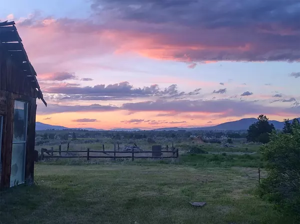 902 Foxy LN, Stevensville, MT 59870