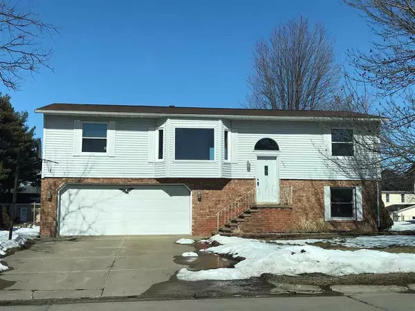 520 16th Ave. SE, Dyersville, IA 52040