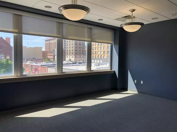 Dubuque, IA 52001,131 W 10th ST