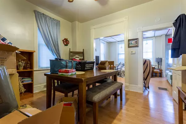 Dubuque, IA 52001,2712 Jackson ST